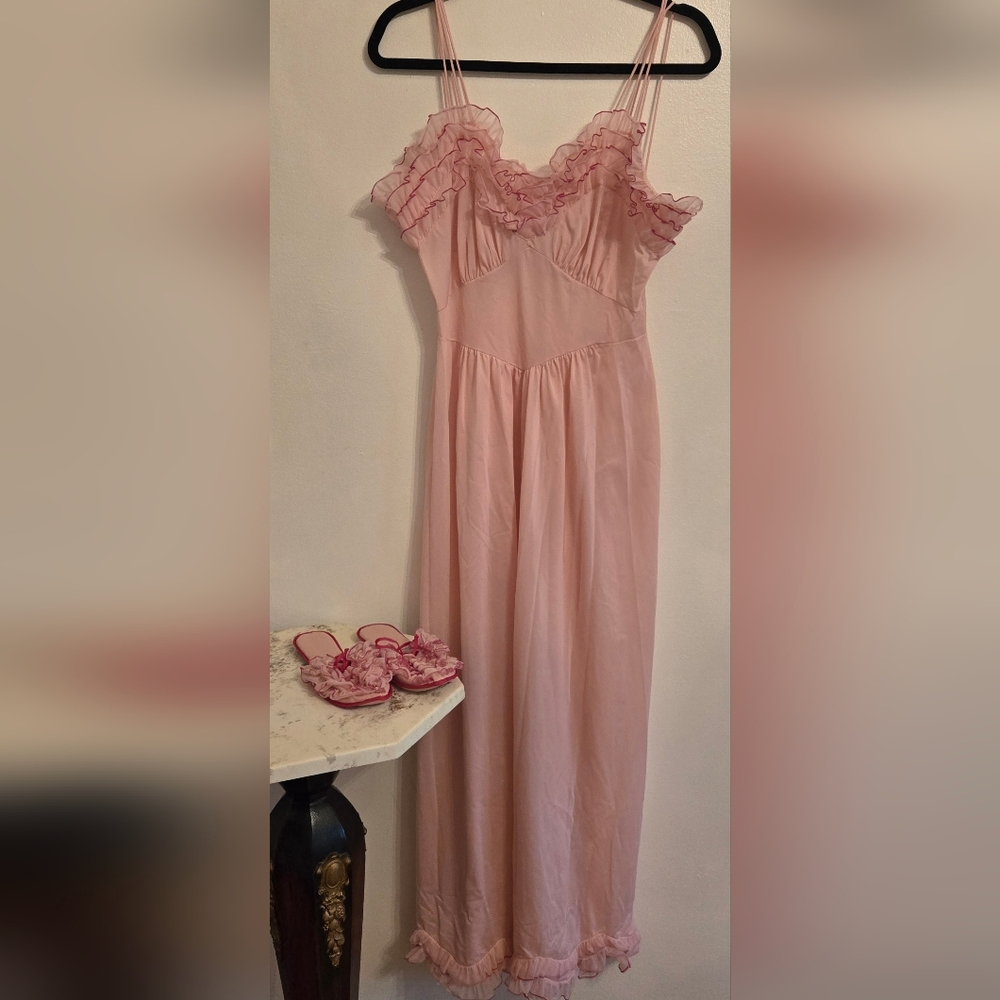 Vanity Fair Vintage 50s Pink Ruffled Nightgown Matching Slippers Rare!